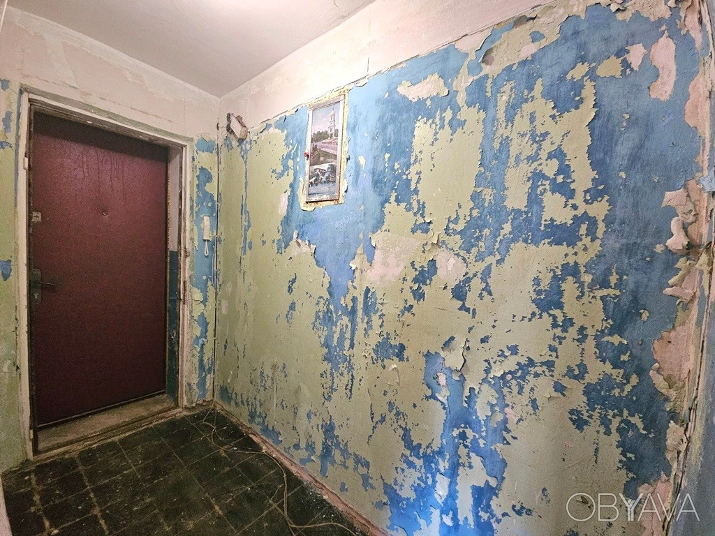 No commission. Sale of a 2-room apartment 45 sq.m. for major renovation.