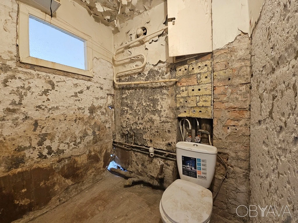 No commission. Sale of a 2-room apartment 45 sq.m. for major renovation.