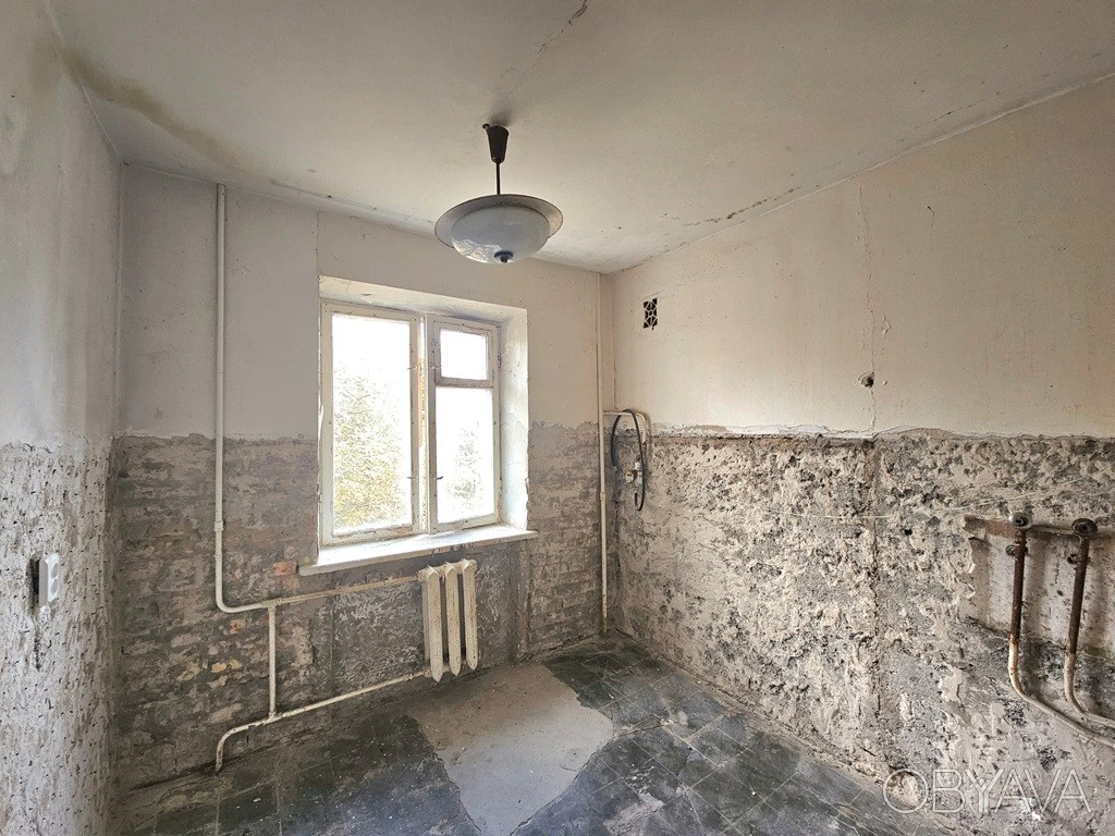 No commission. Sale of a 2-room apartment 45 sq.m. for major renovation.
