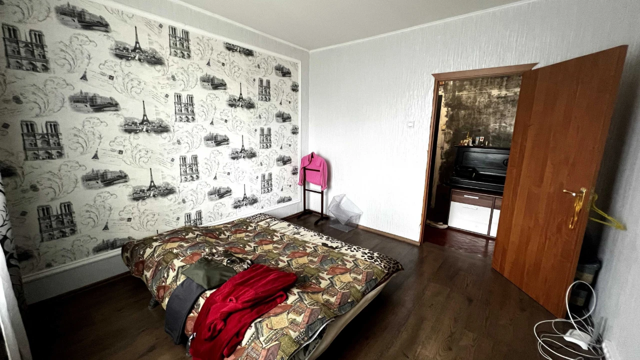 Продам 2-кімнатну квартиру по вул. Драгоманова, 23.