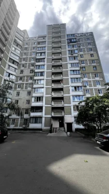 Продам 2-кімнатну квартиру по вул. Драгоманова, 23.
