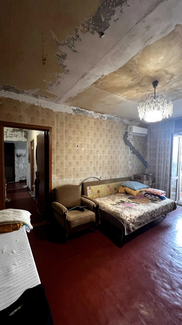 Продам 2-кімнатну квартиру по вул. Драгоманова, 23.