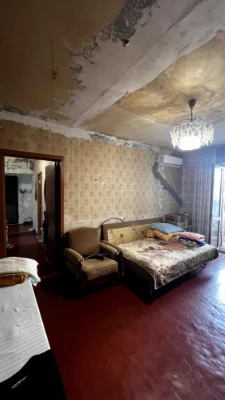 Продам 2-кімнатну квартиру по вул. Драгоманова, 23.