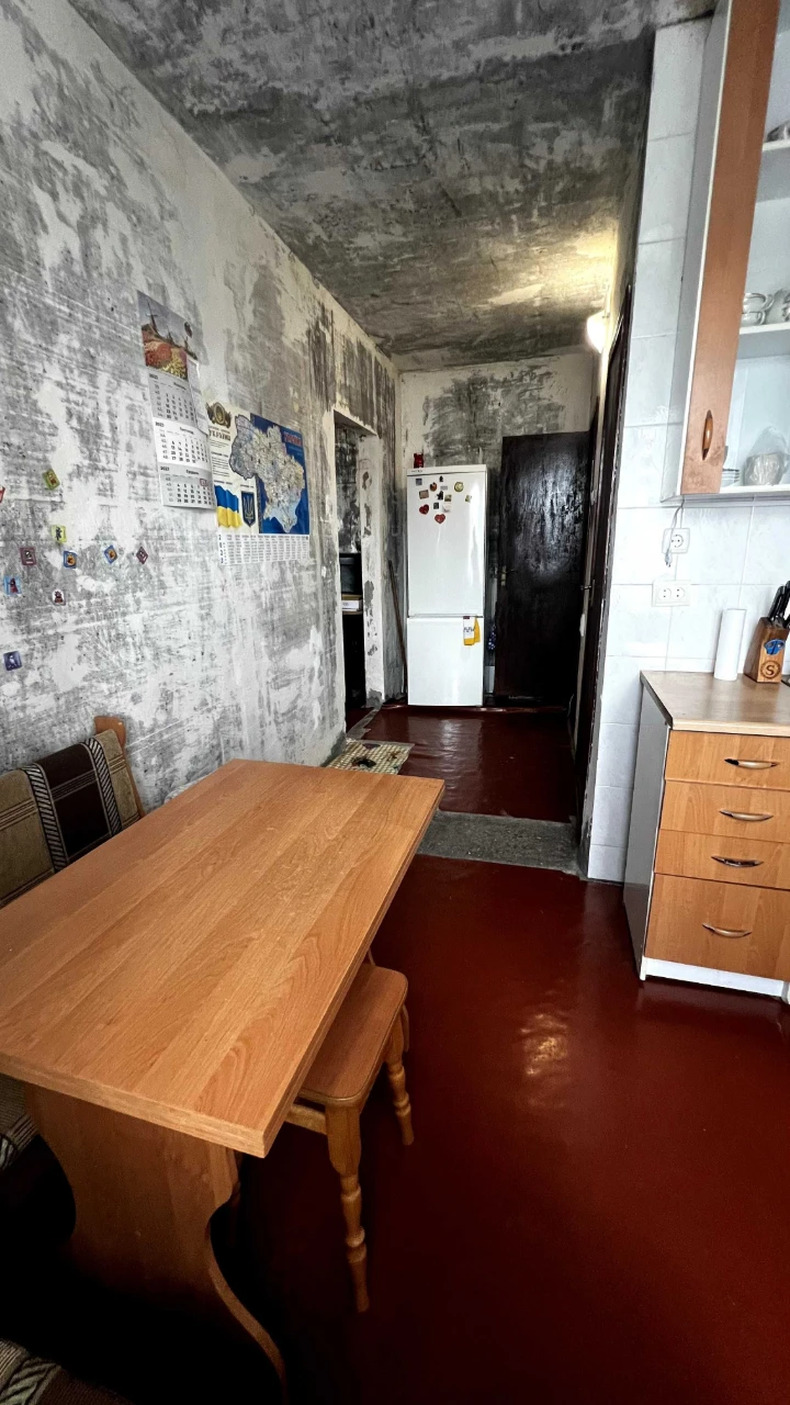 Продам 2-кімнатну квартиру по вул. Драгоманова, 23.