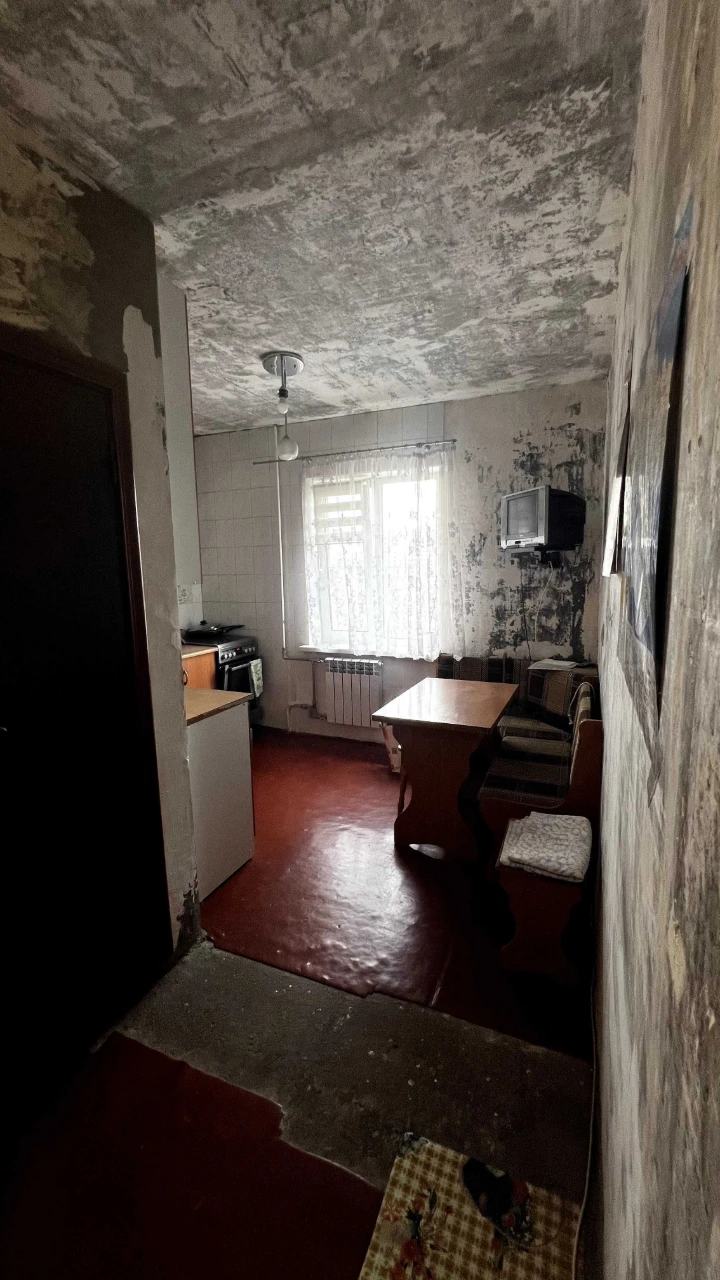 Продам 2-кімнатну квартиру по вул. Драгоманова, 23.