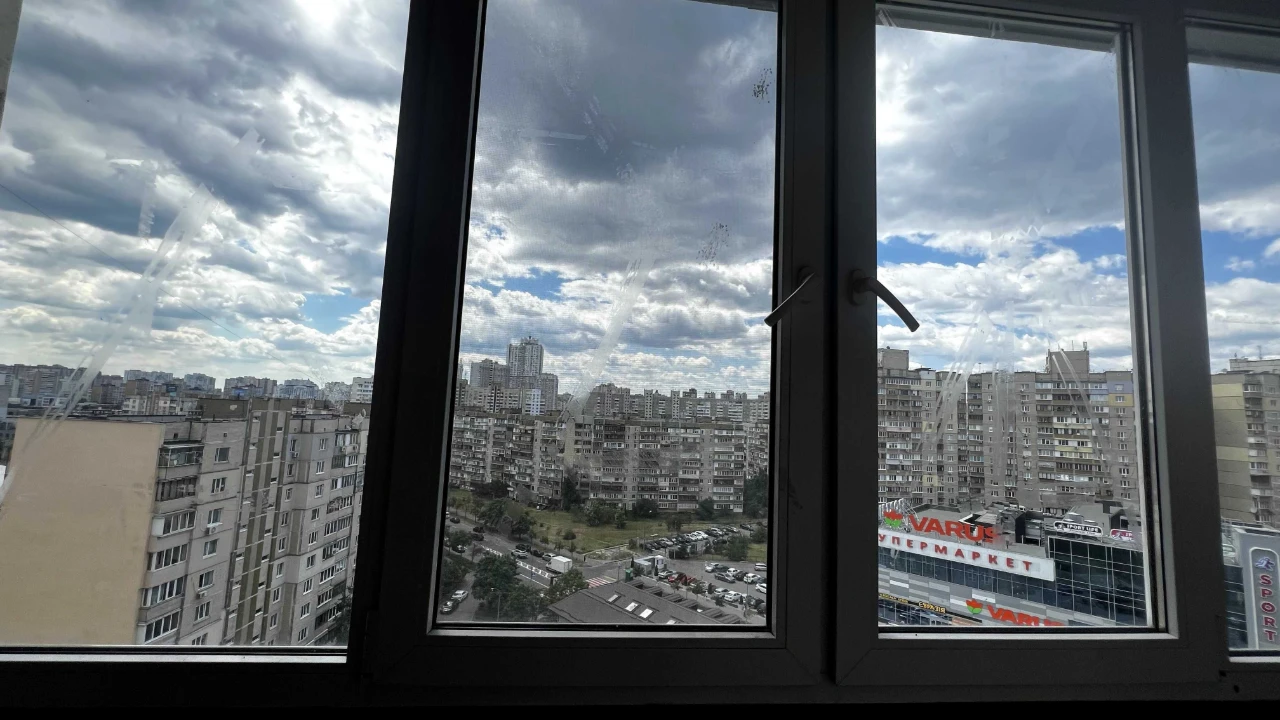 Продам 2-кімнатну квартиру по вул. Драгоманова, 23.