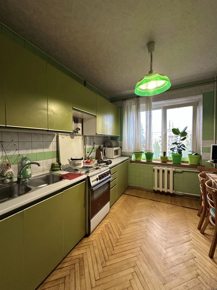 Продається простора 3-кімнатна квартира. Ідеальне планування. Житлова.