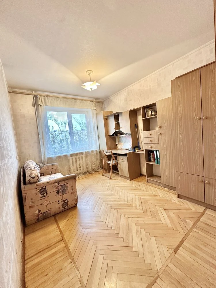 Продається простора 3-кімнатна квартира. Ідеальне планування. Житлова.
