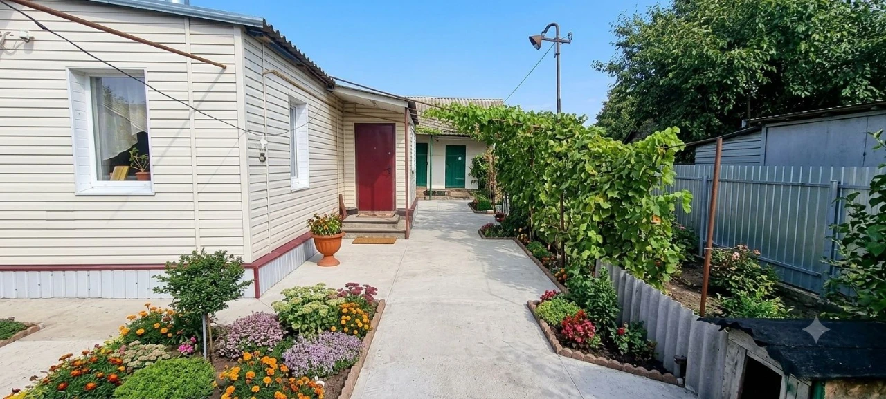 Selling my house 57 sq m in Illariovo. 3 rooms, center, PECH+G