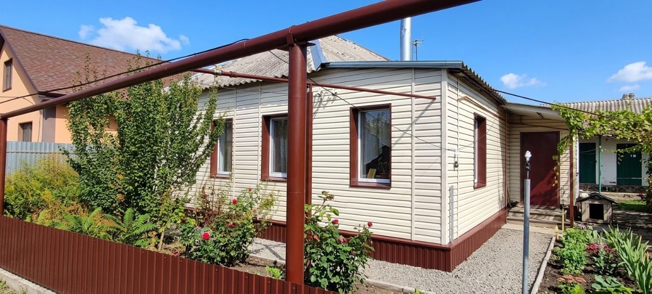 Selling my house 57 sq m in Illariovo. 3 rooms, center, PECH+G