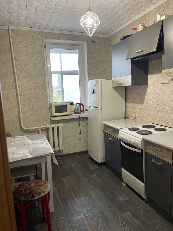 Глушко / Королева. 2 комн. 50 м. 3 этаж. Район Панорамы