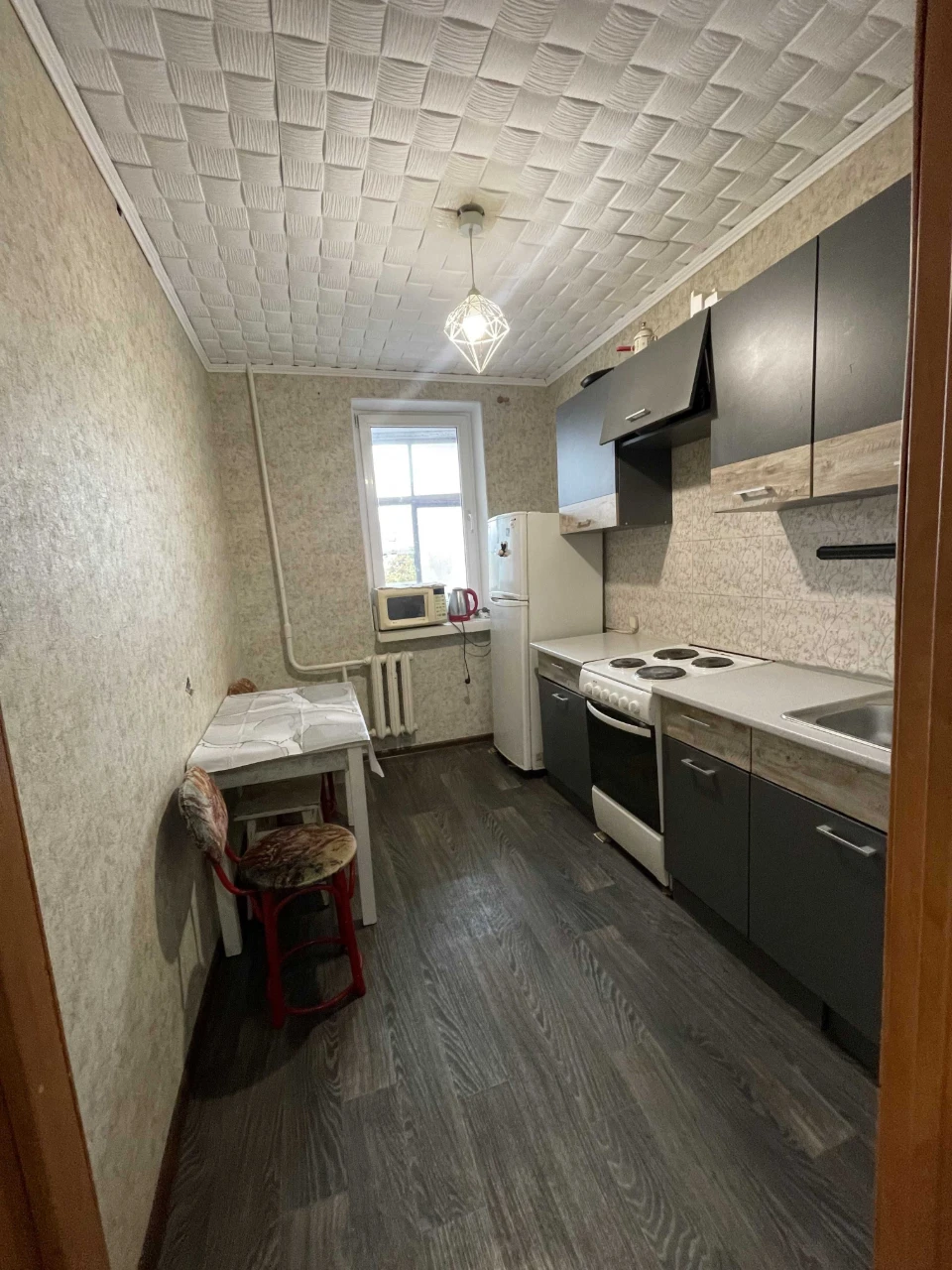 Глушко / Королева. 2 комн. 50 м. 3 этаж. Район Панорамы