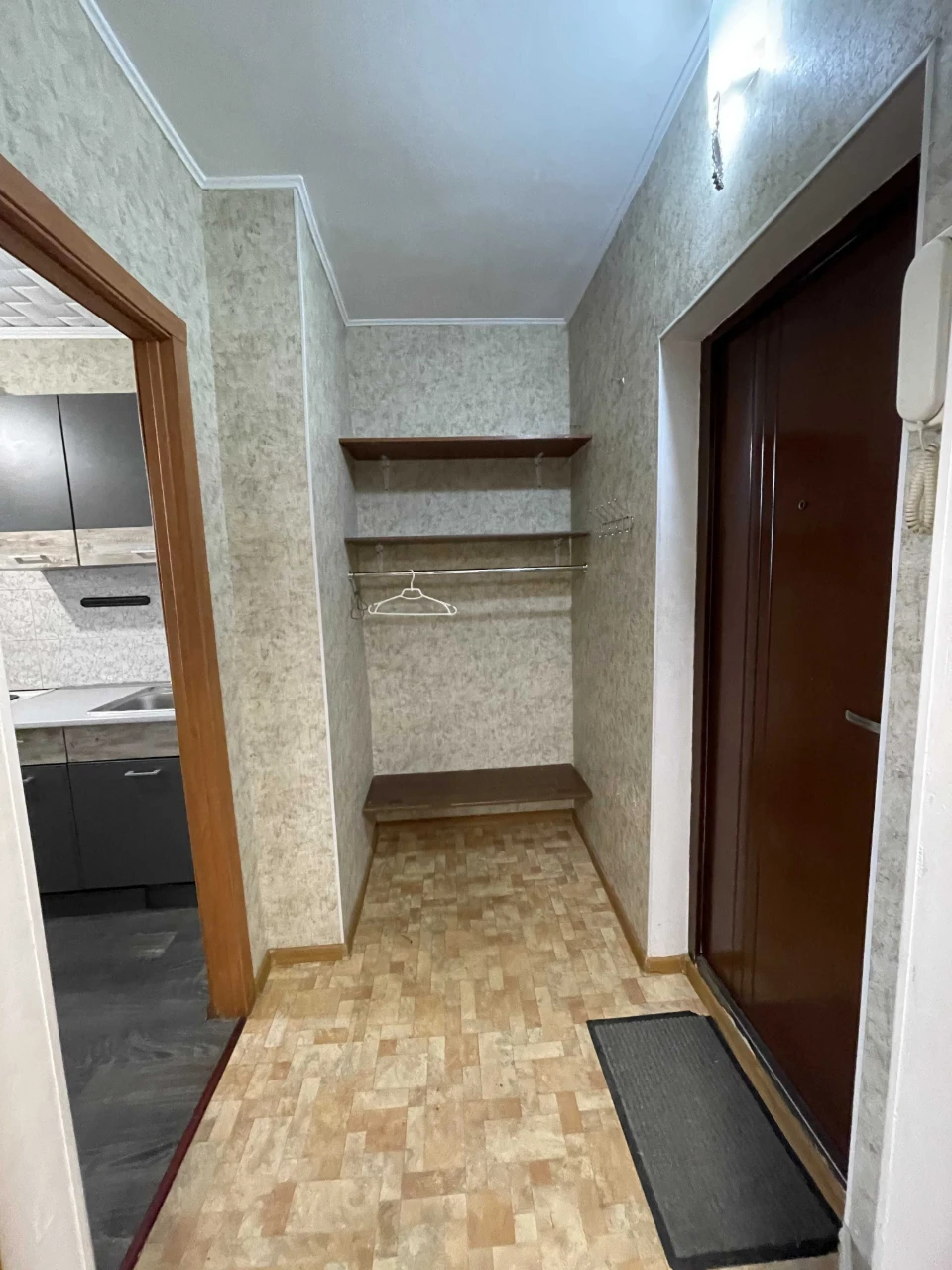 Глушко / Королева. 2 комн. 50 м. 3 этаж. Район Панорамы