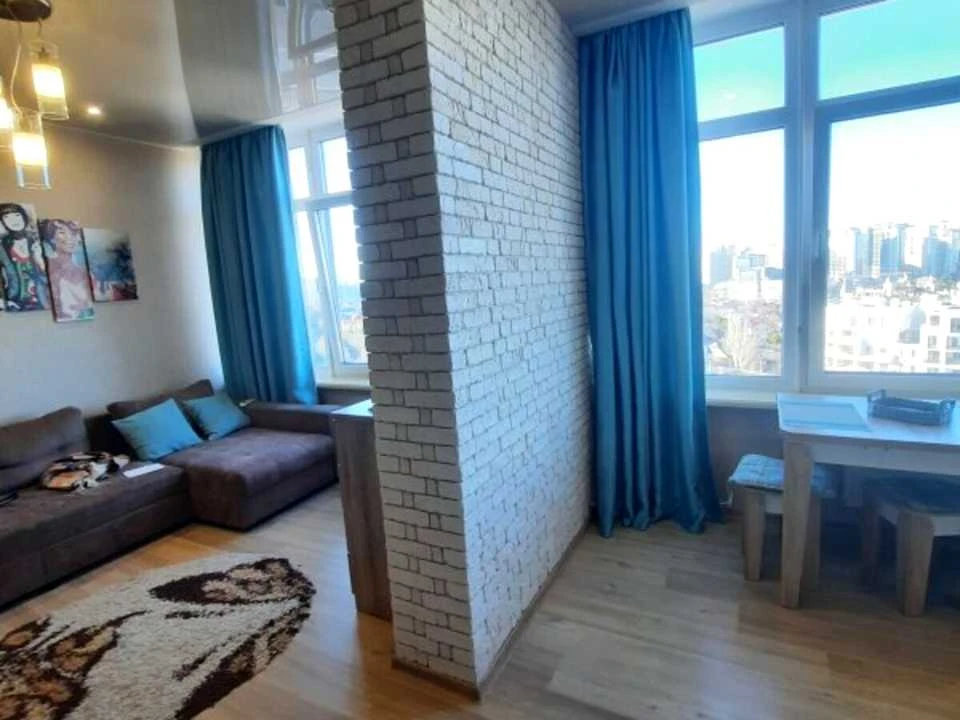 Apartment. Odessa, Valeriy Samofalova Street