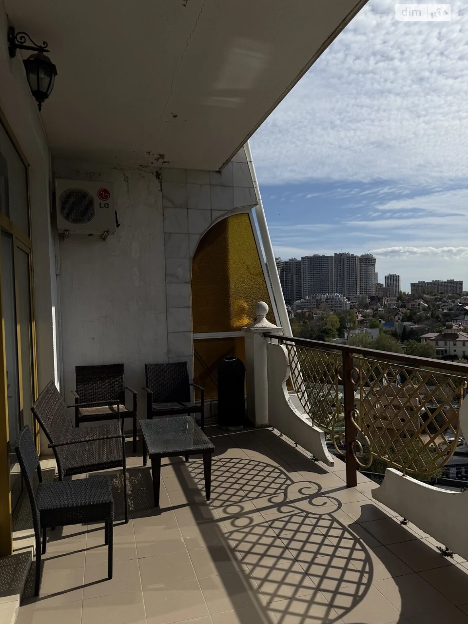 Long-Term Rental Apartment in Arcadia
