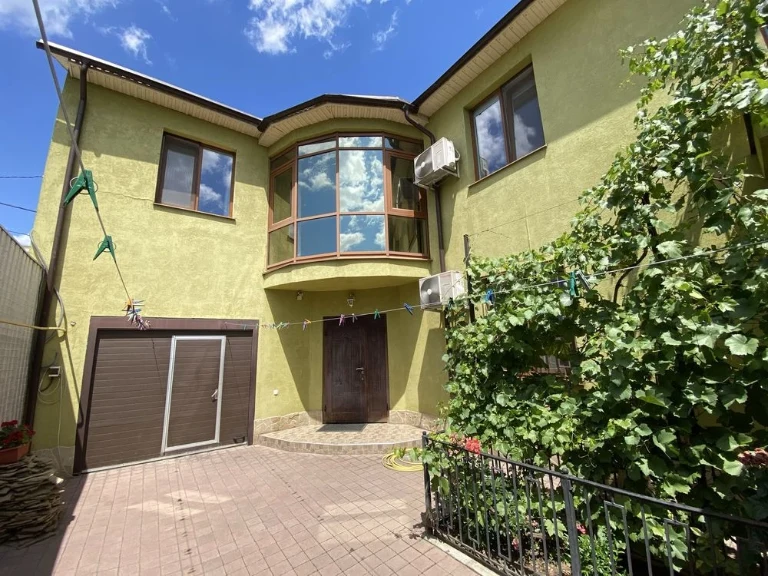 For Sale: Beautiful and Spacious House in Slobodke, 5 Rooms, 2 Floors