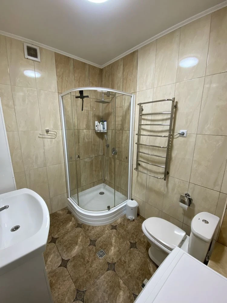 Продам красивый и просторный дом на Слободке, 5 комнат, 2 эт