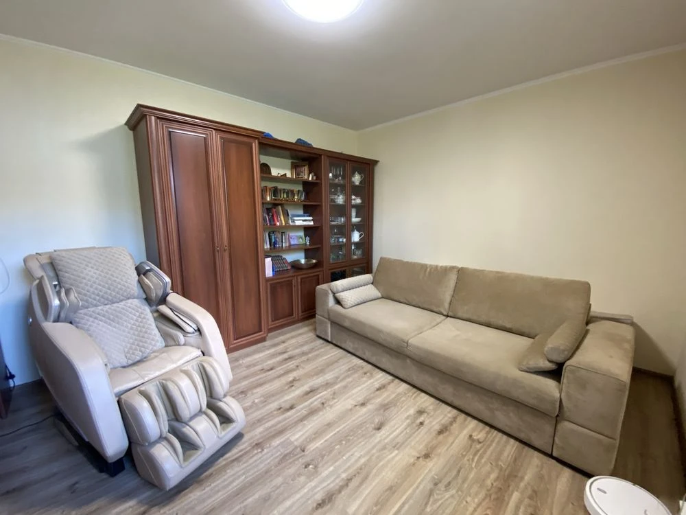 Продам красивый и просторный дом на Слободке, 5 комнат, 2 эт