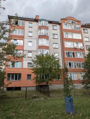 Sale of a large apartment near the square
