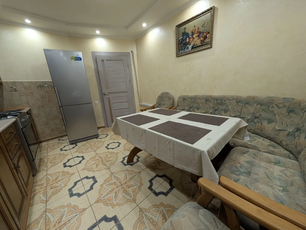 Sale of a large apartment near the square