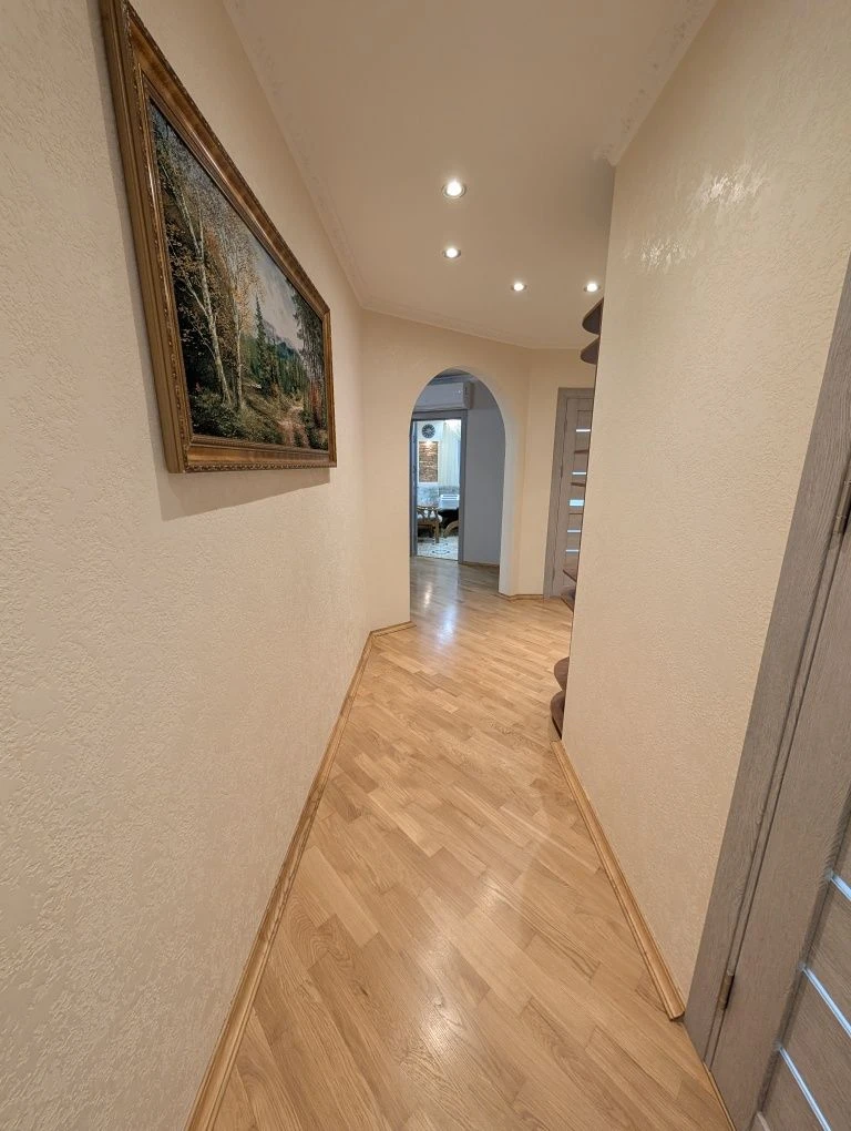 Sale of a large apartment near the square