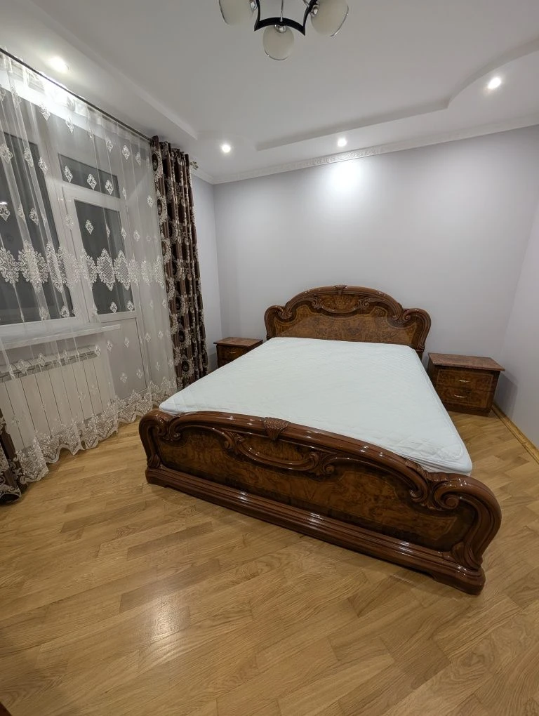 Sale of a large apartment near the square