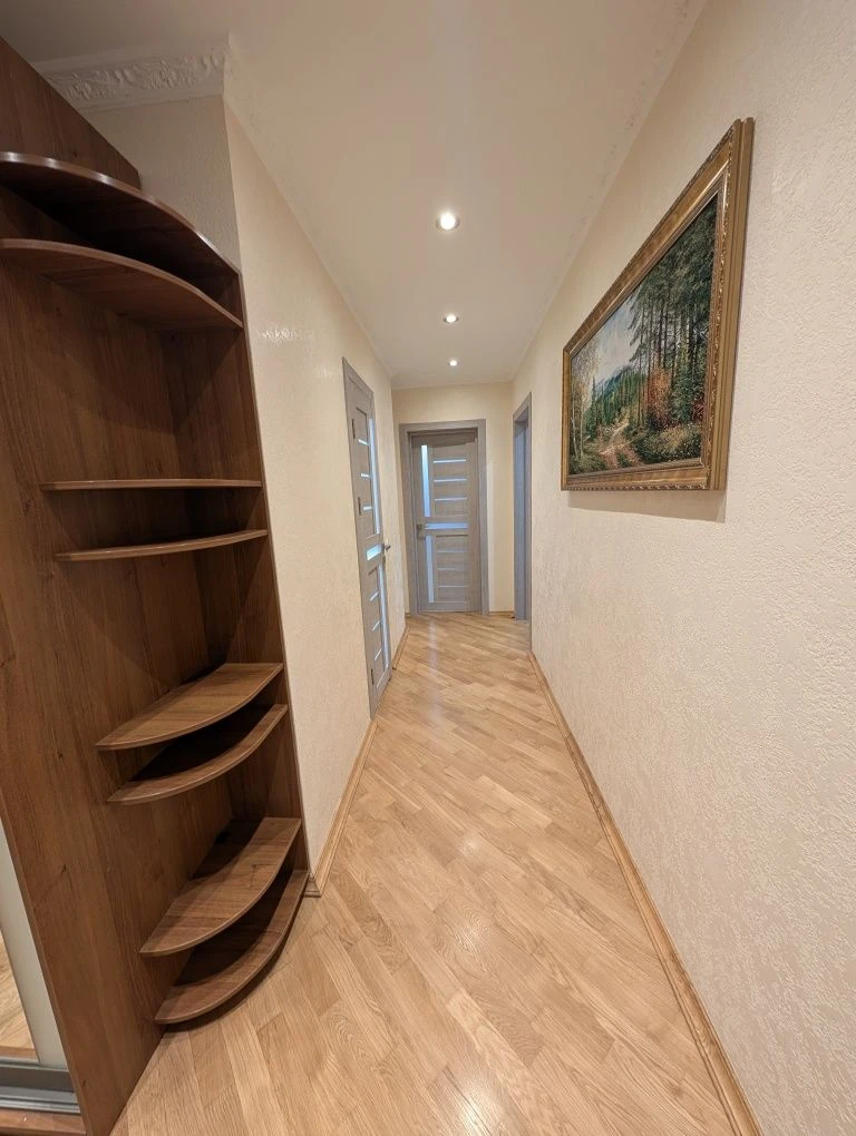 Sale of a large apartment near the square