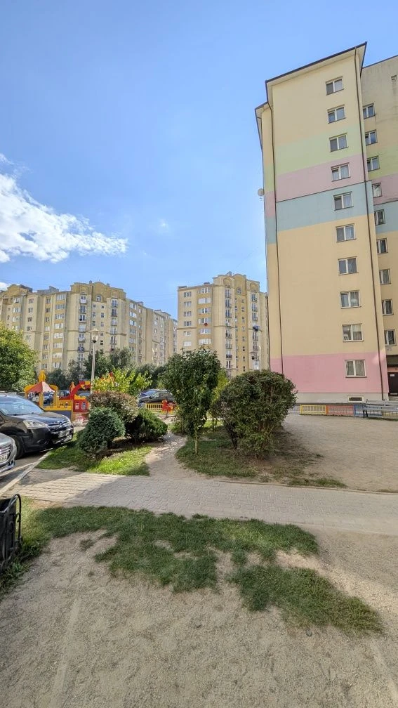 Продам велику  1-тну квартиру з виглядом на Вовчинецькі гори