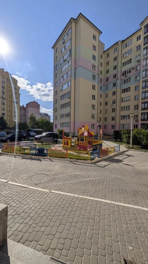 Продам велику  1-тну квартиру з виглядом на Вовчинецькі гори