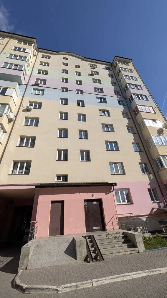 Продам велику  1-тну квартиру з виглядом на Вовчинецькі гори