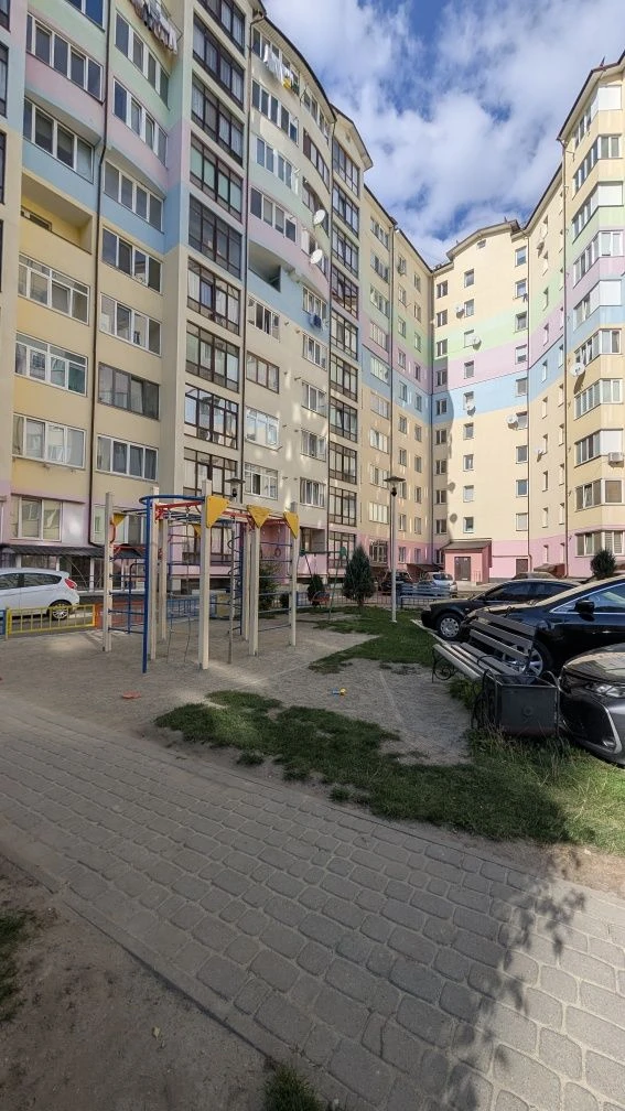 Продам велику  1-тну квартиру з виглядом на Вовчинецькі гори