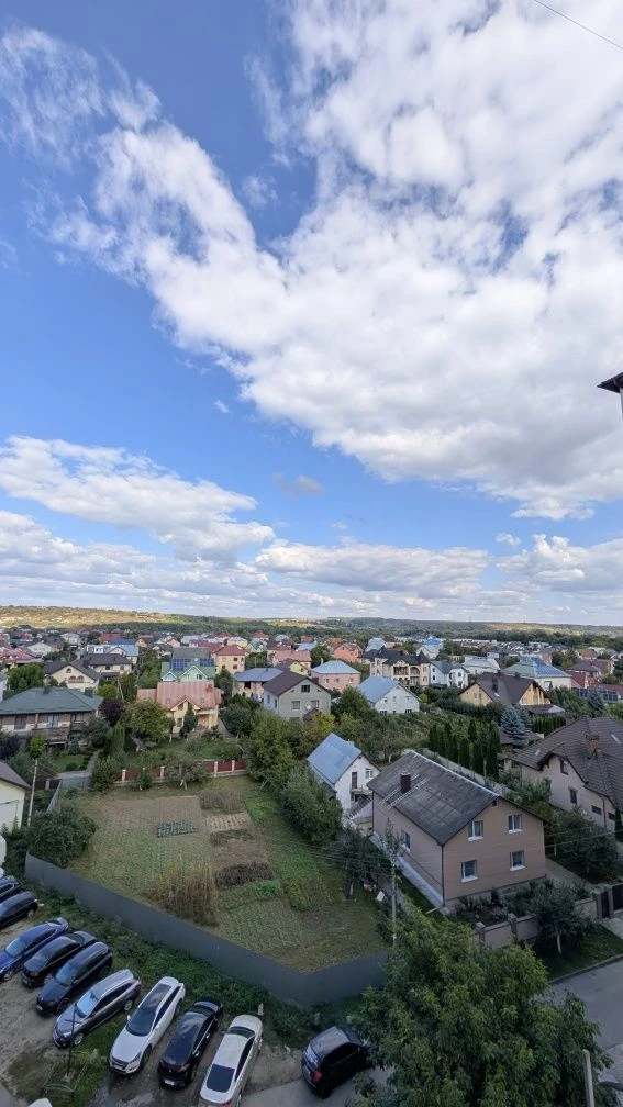 Продам велику  1-тну квартиру з виглядом на Вовчинецькі гори