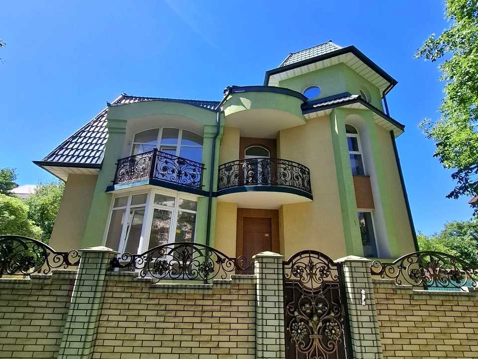 House. Ivano-Frankivsk, Mateiky Street