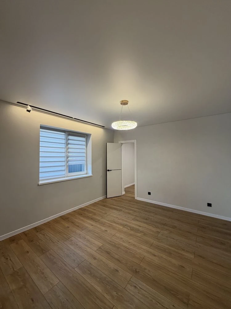 For Sale: New House. Tabla