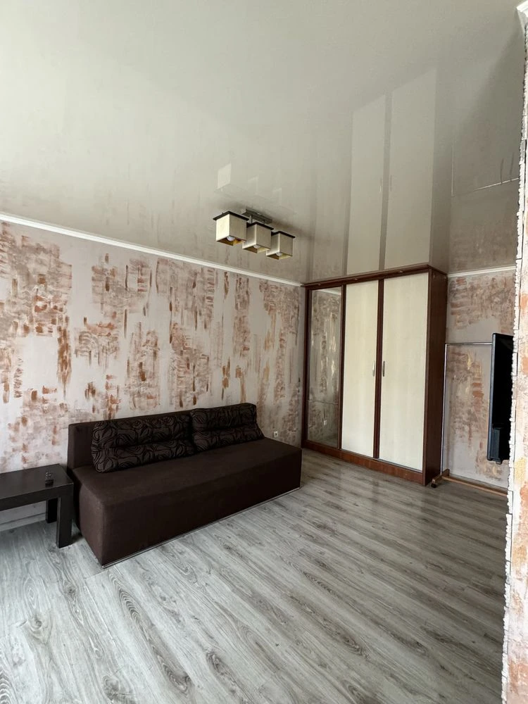 For Sale: 1-bedroom apartment in Pavlov Pole. August 23, 70. Sarzhin Yard.