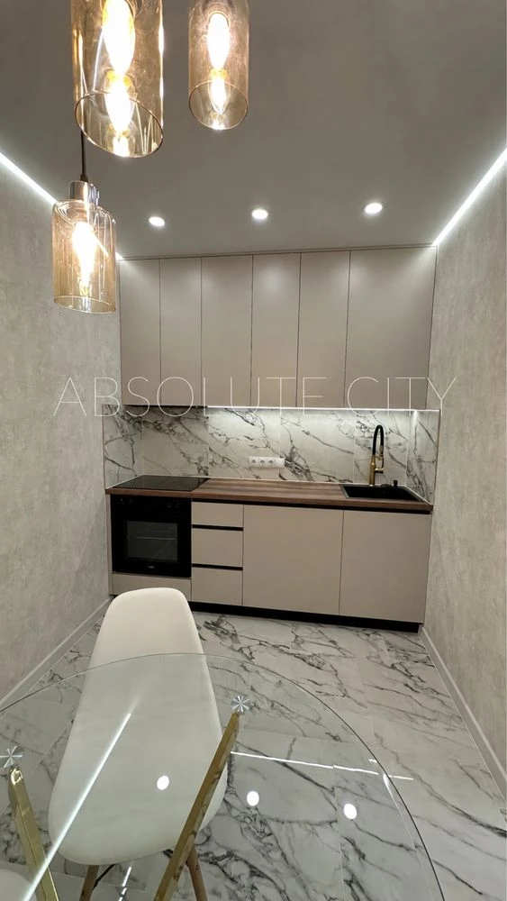 Apartment You'll Want to Move In To Today: 2 Rooms, New