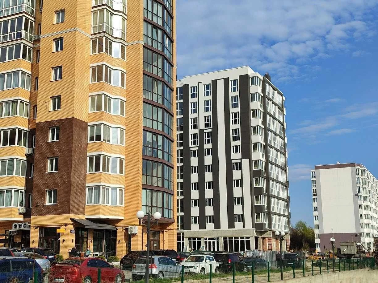 Продається 2-кімнатна новобудова в ЖК "Кришталеве озеро" на