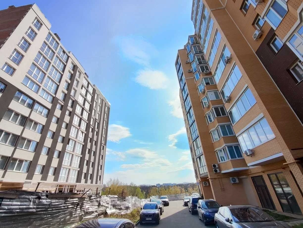Продається 2-кімнатна новобудова в ЖК "Кришталеве озеро" на