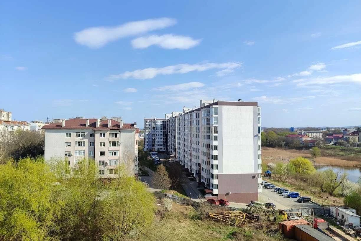 Продається 2-кімнатна новобудова в ЖК "Кришталеве озеро" на