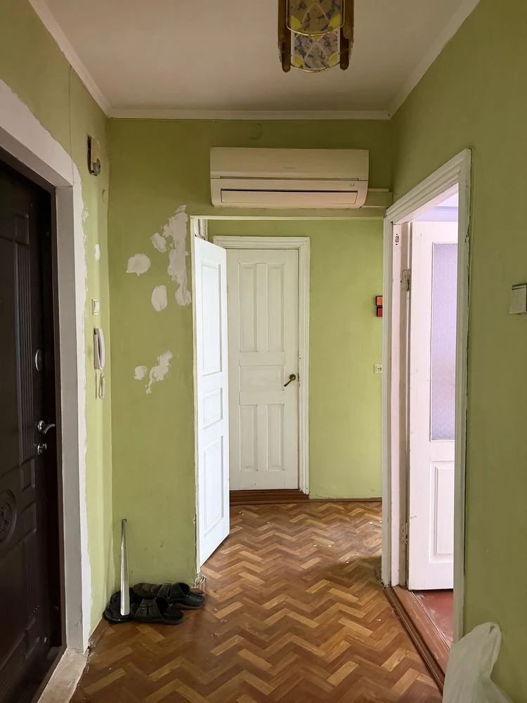 Sale of a 2-room apartment. Bul. Heroes of Krut 4 / closer to the Depot