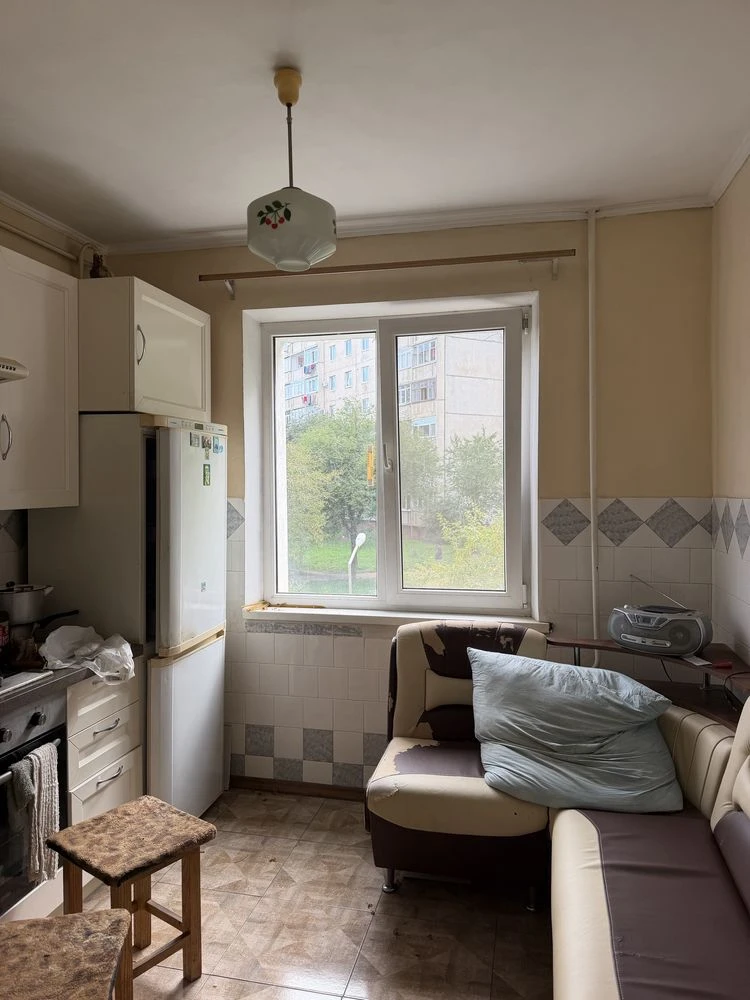 Sale of a 2-room apartment. Bul. Heroes of Krut 4 / closer to the Depot