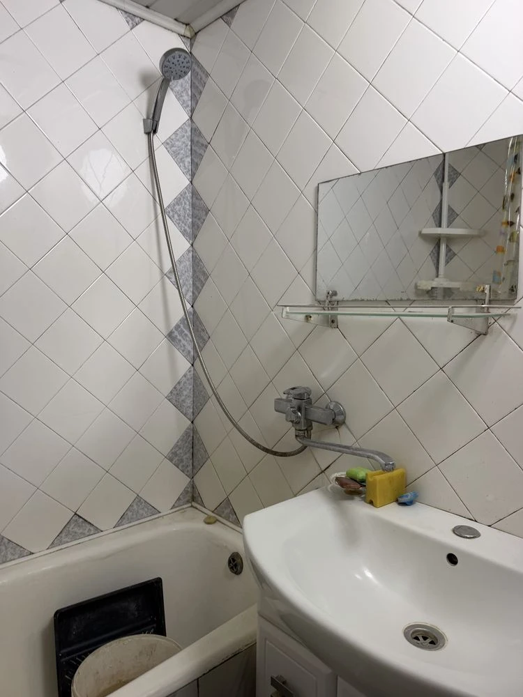 Sale of a 2-room apartment. Bul. Heroes of Krut 4 / closer to the Depot