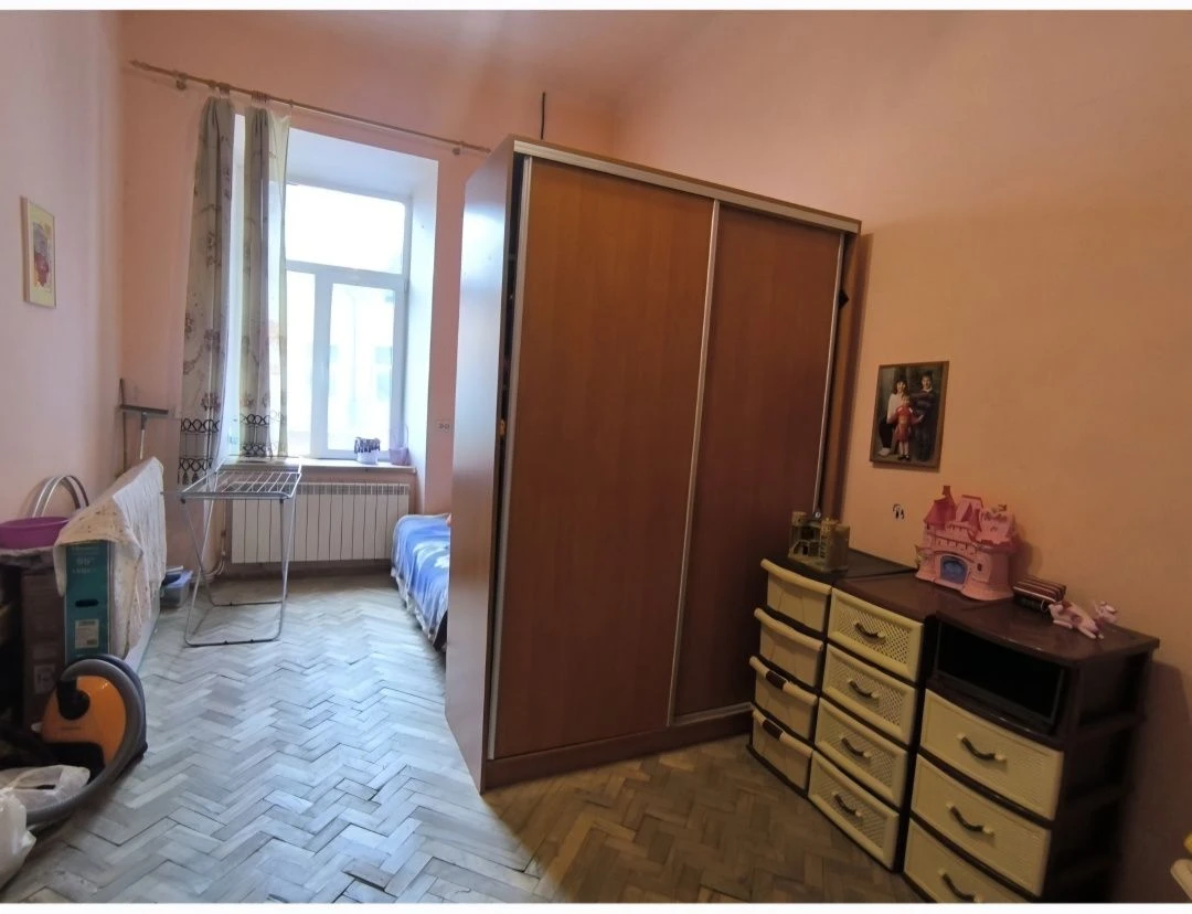 Продажа: Квартира, 3-х комнатной, на ул. Січовых Стрільців, 8.