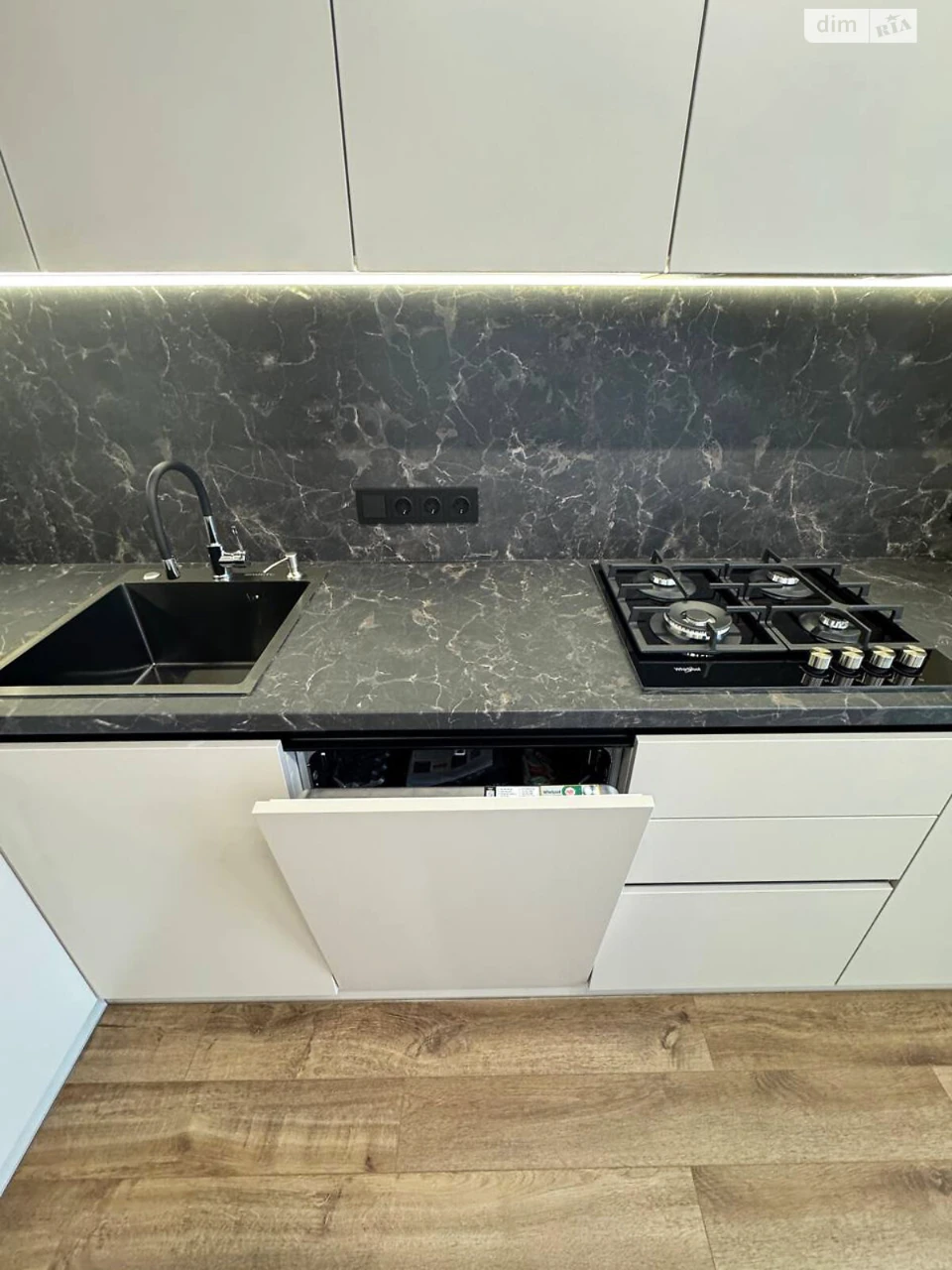 Long-Term Rental: Stylish 1-Bedroom Apartment