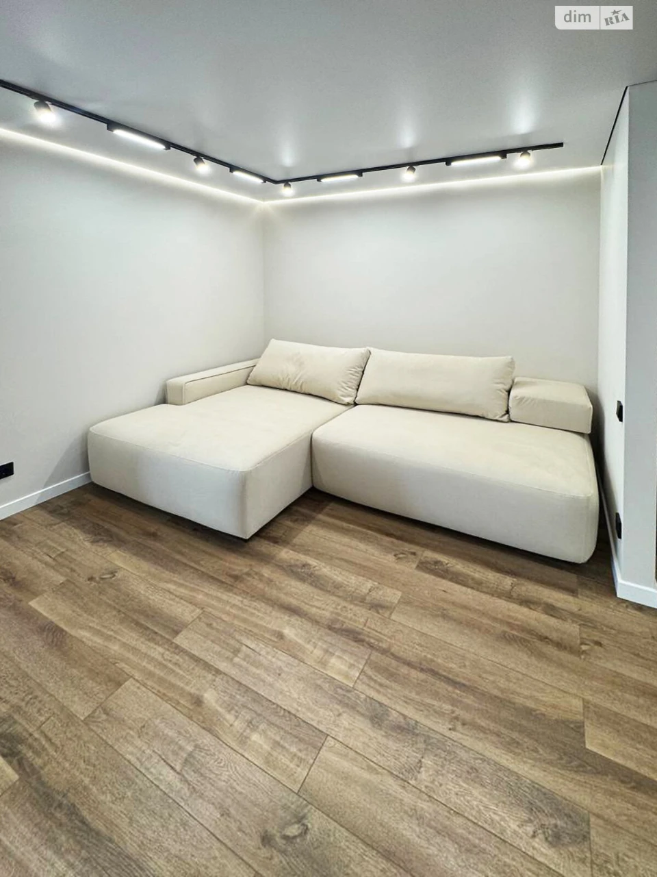 Long-Term Rental: Stylish 1-Bedroom Apartment