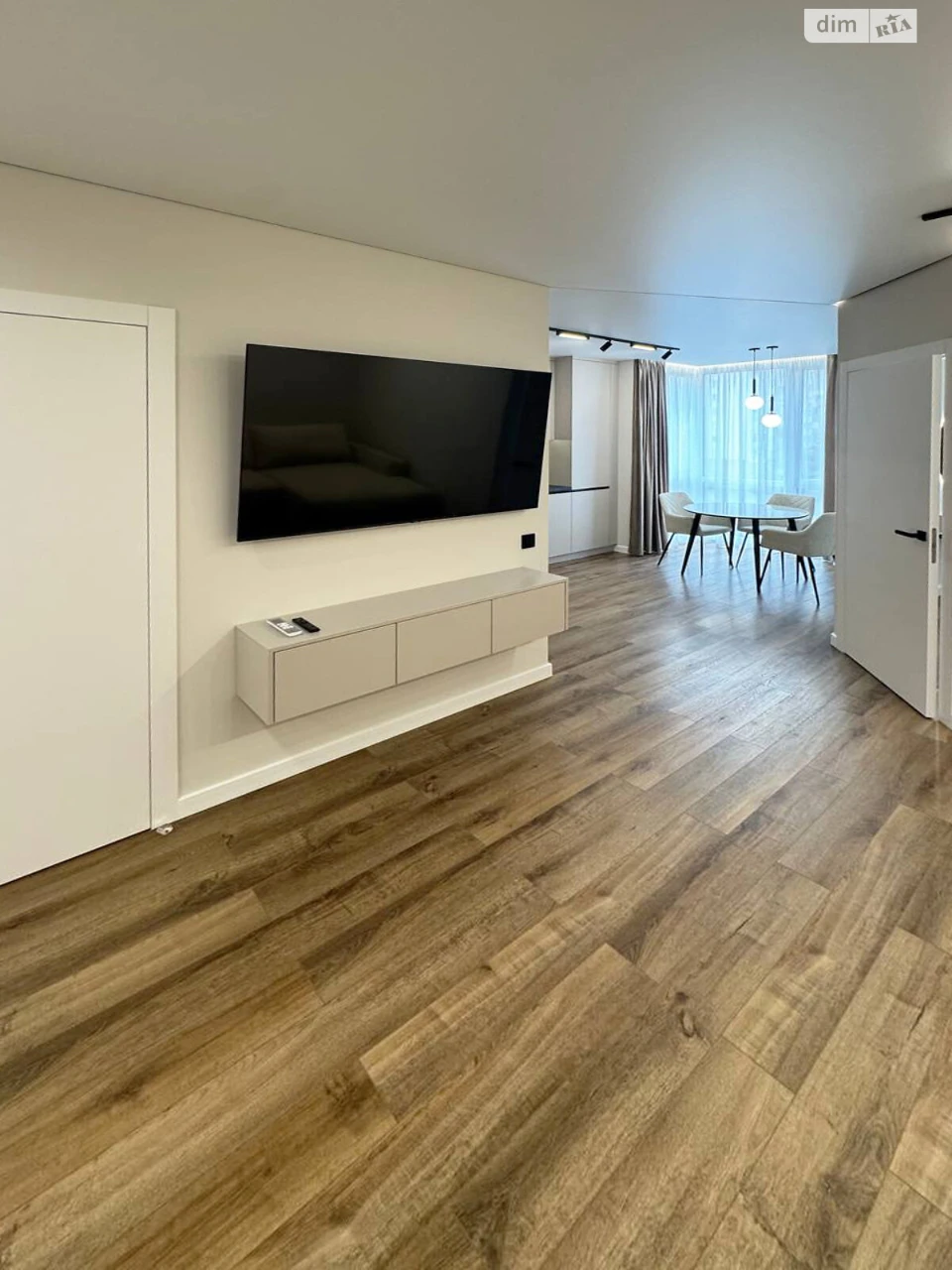 Long-Term Rental: Stylish 1-Bedroom Apartment
