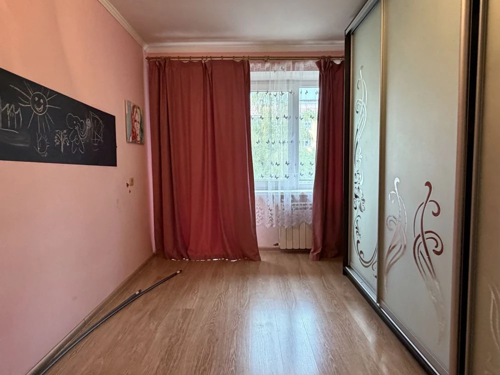 Sale of a 3-room apartment, Volodymyr Street