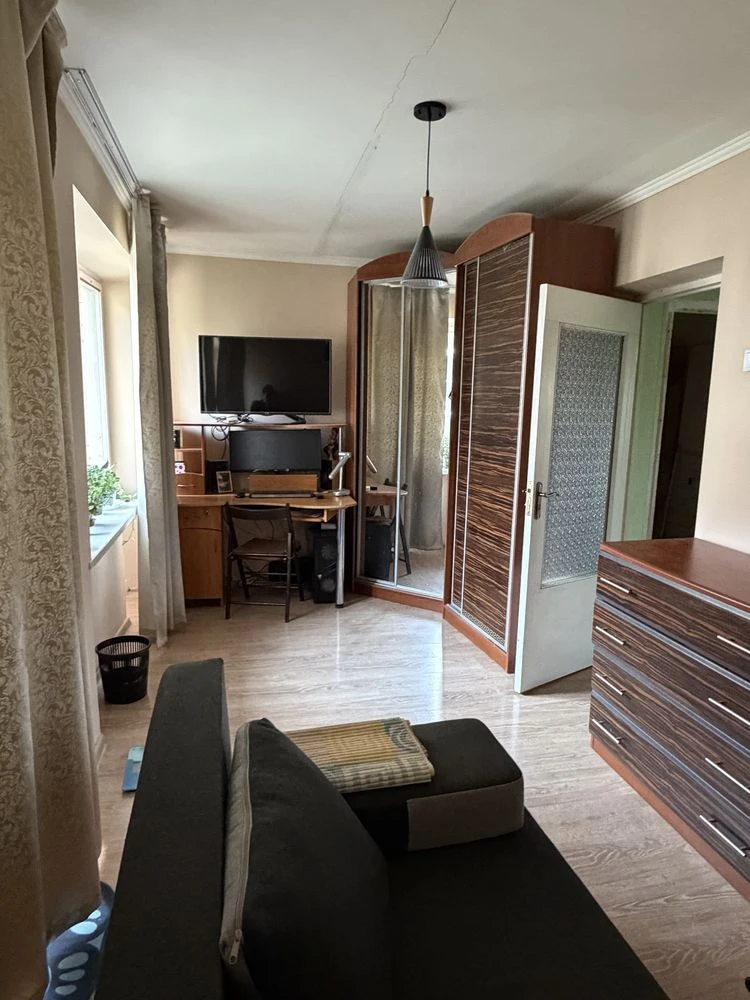 Sale of a 3-room apartment, Volodymyr Street