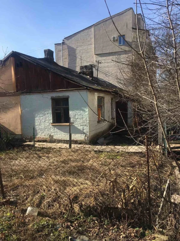 Квартира на землі під реконструкію