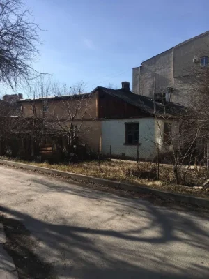 Квартира на землі під реконструкію